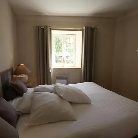 Logis Hotel Restaurant Le Domaine De L'Eau Vive Largentière Kamer foto