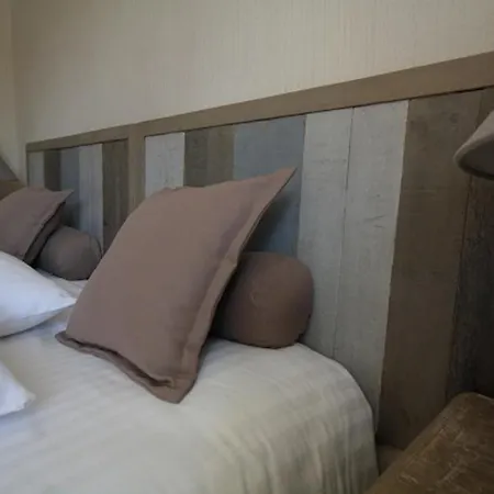 Logis Hotel Restaurant Le Domaine De L'Eau Vive Largentière Kamer foto