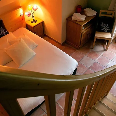 Logis Hotel Restaurant Le Domaine De L'Eau Vive Largentière Buitenkant foto