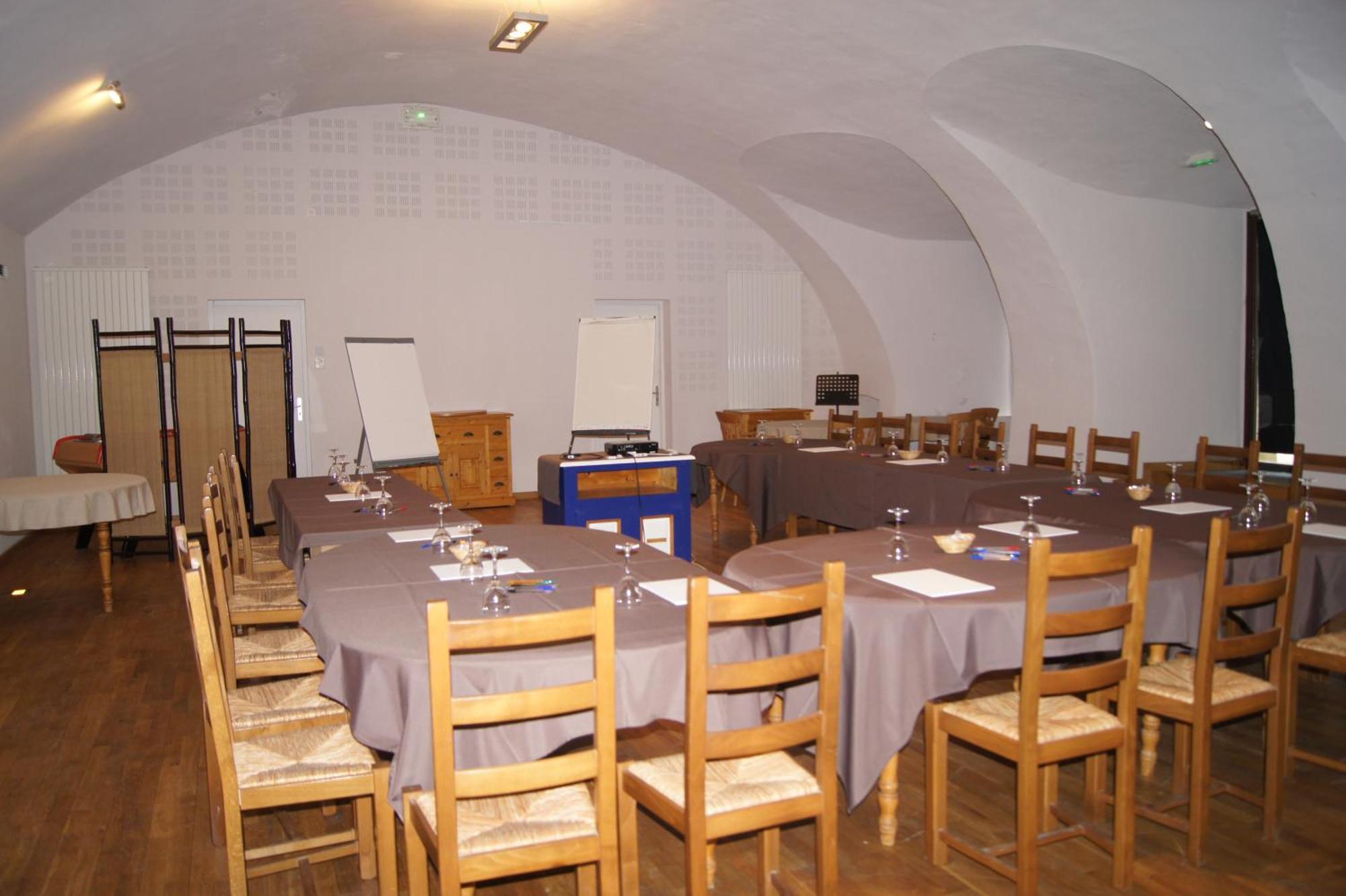 Logis Restaurant Le Domaine De L'eau Vive Largentière