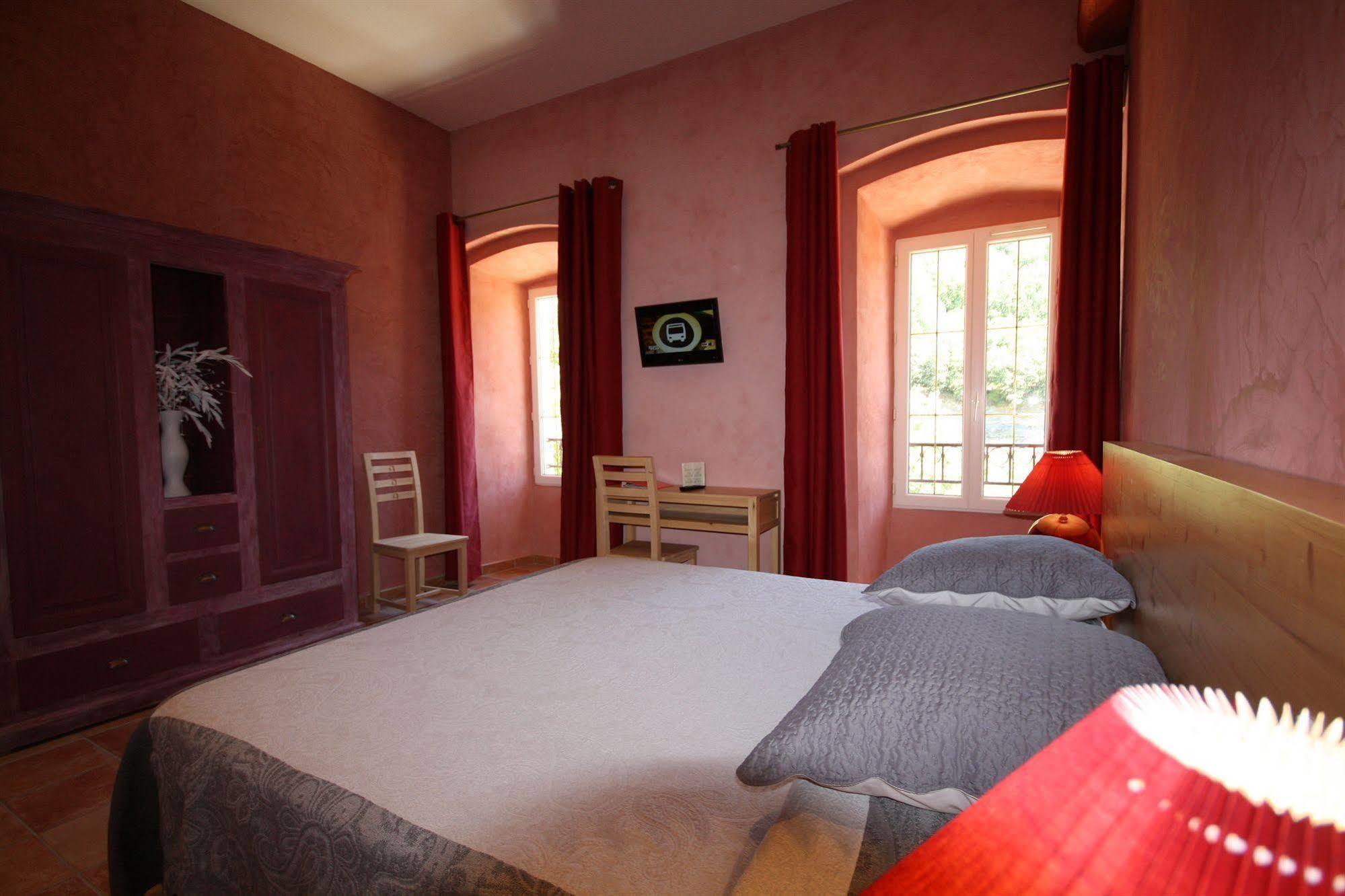 Hotel Logis Restaurant Le Domaine De L'eau Vive Largentière